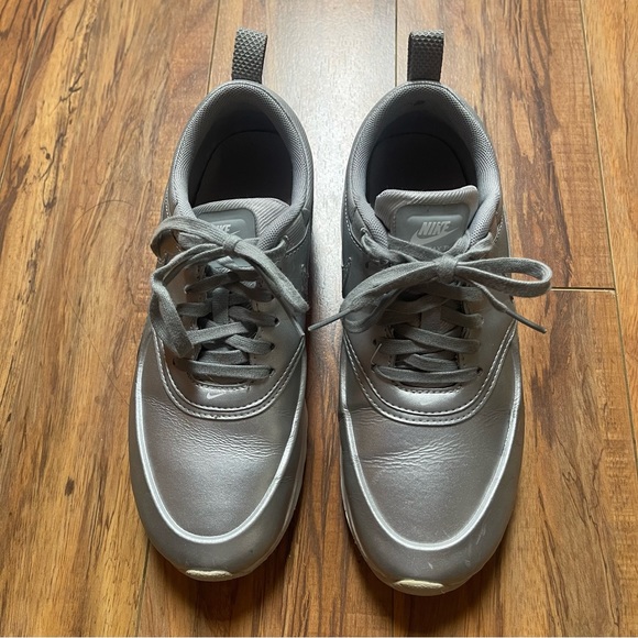 Women's Nike Air Max Thea Metallic Silver Chrome Sneaker Size 7 - Picture 11 of 16